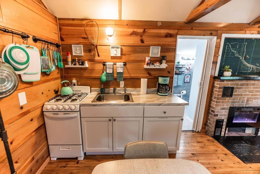 Big Blue Lake Cottages, Llc - Cottage #5 Holton Eksteriør billede
