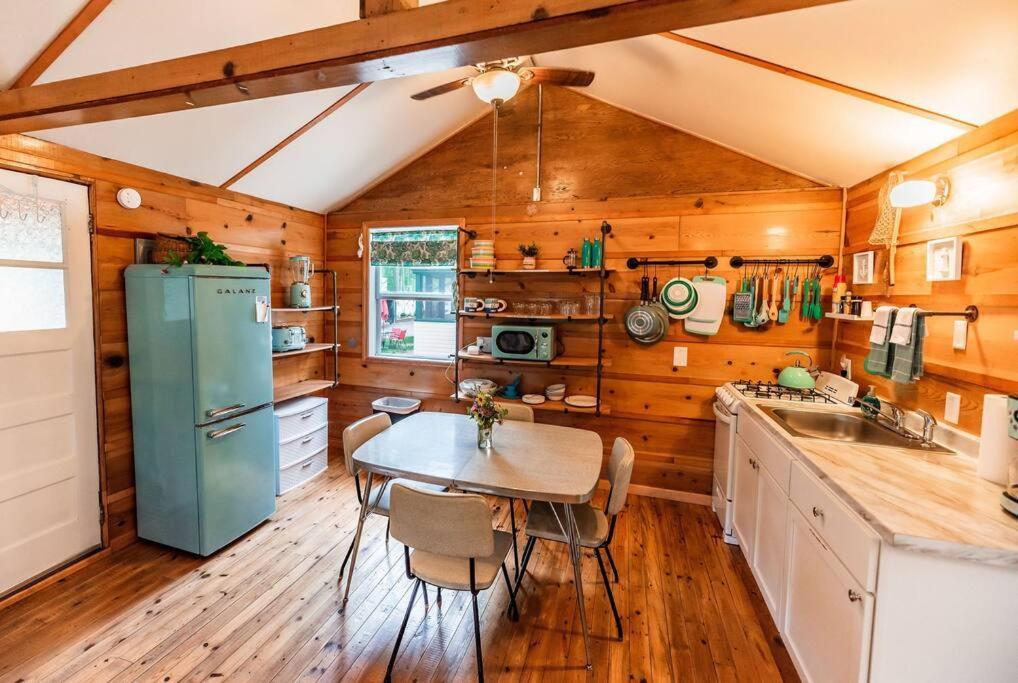 Big Blue Lake Cottages, Llc - Cottage #5 Holton Eksteriør billede