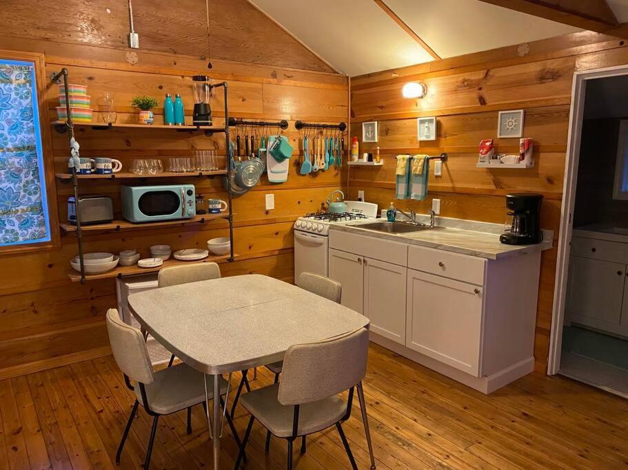 Big Blue Lake Cottages, Llc - Cottage #5 Holton Eksteriør billede