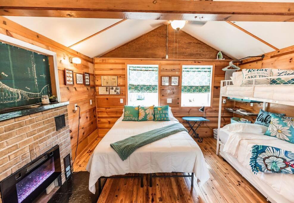 Big Blue Lake Cottages, Llc - Cottage #5 Holton Eksteriør billede