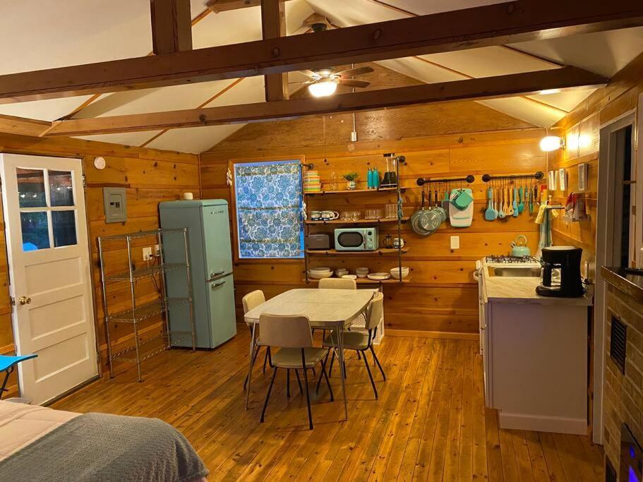 Big Blue Lake Cottages, Llc - Cottage #5 Holton Eksteriør billede